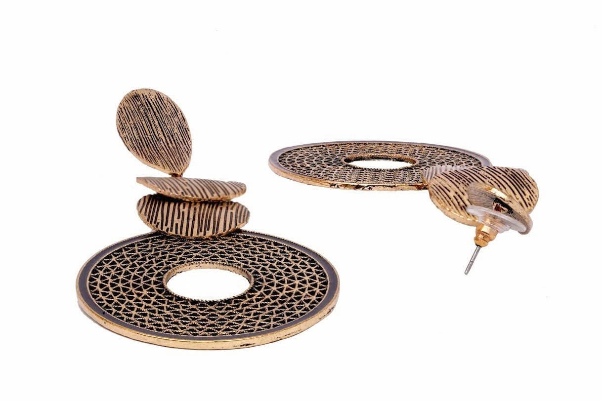 Retro Ripple Circle Earrings - Image 2