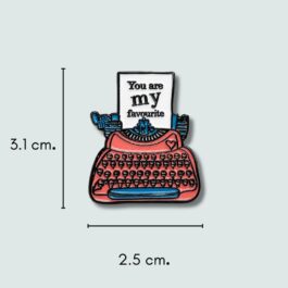 Cute Typewriter Enamel Pin – Retro Writing Theme